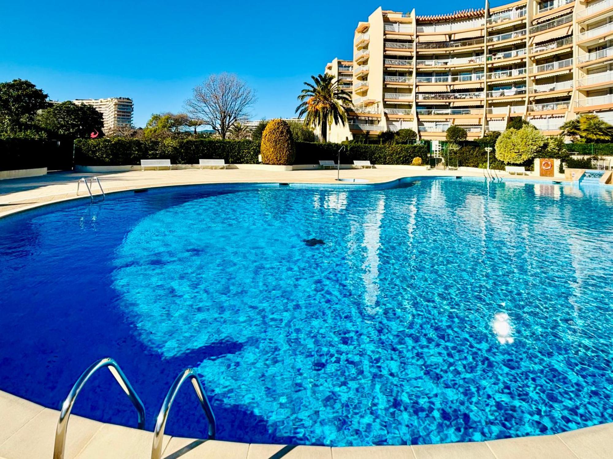 Somptueux 3 Pieces Vue Sur Piscine Villa มองเดอลิเยอลานาปูล ภายนอก รูปภาพ